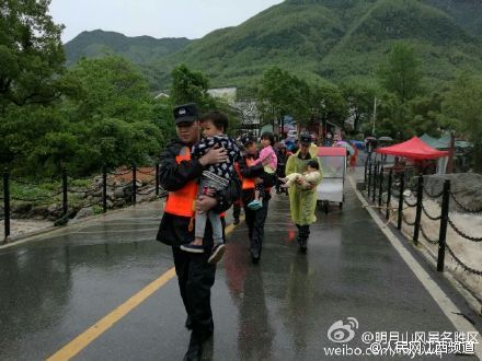 Jiangxi Yichun Moon mountain scenic spot unexpected flash floods, more than 50 employees all the stranded tourists were rescued